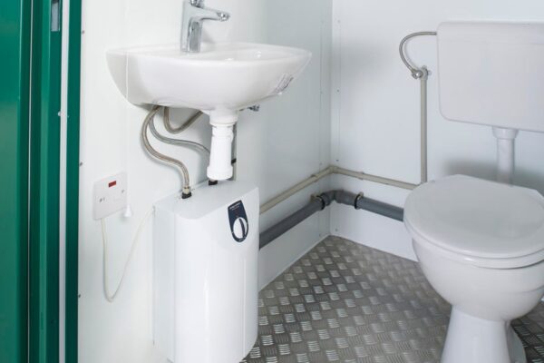 005-Double-Toilet-ral6005-detail2-960×640-1-600×400