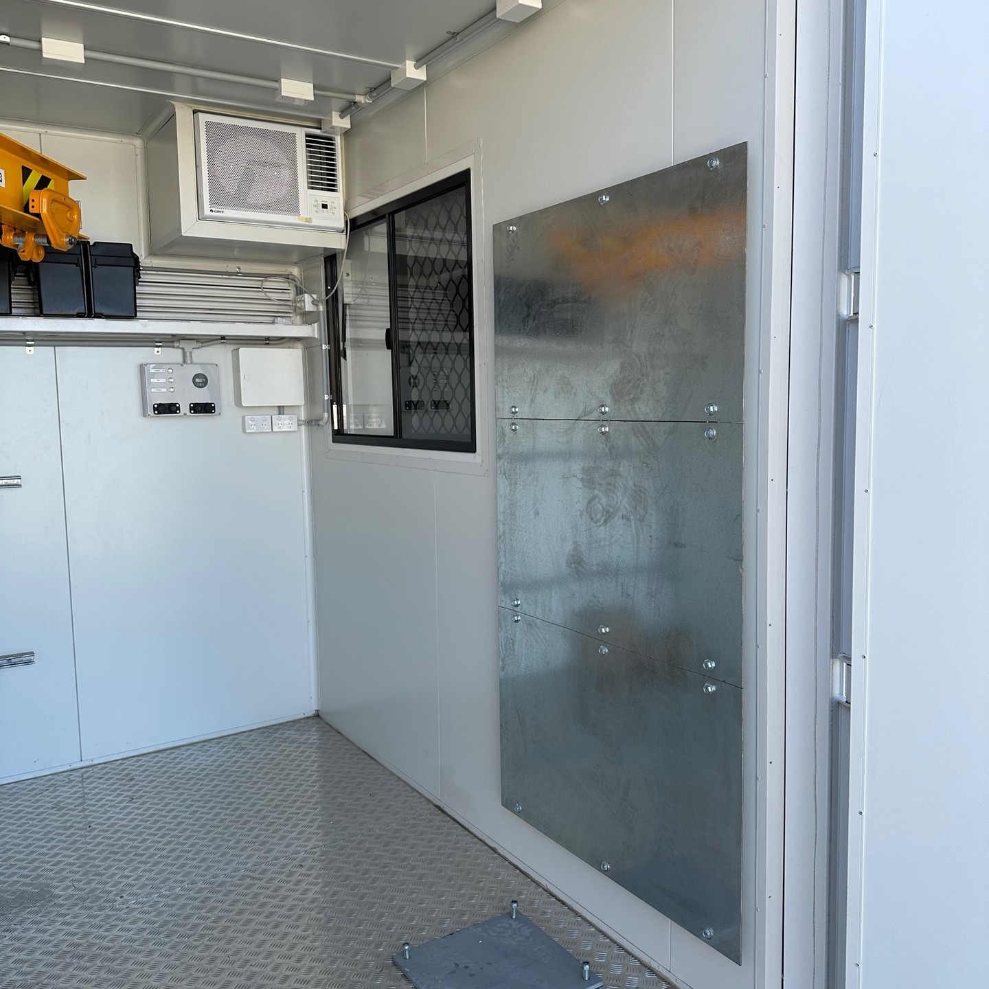 premiershippingcontainers_1689899524_3151428050046638630_4553681639-1